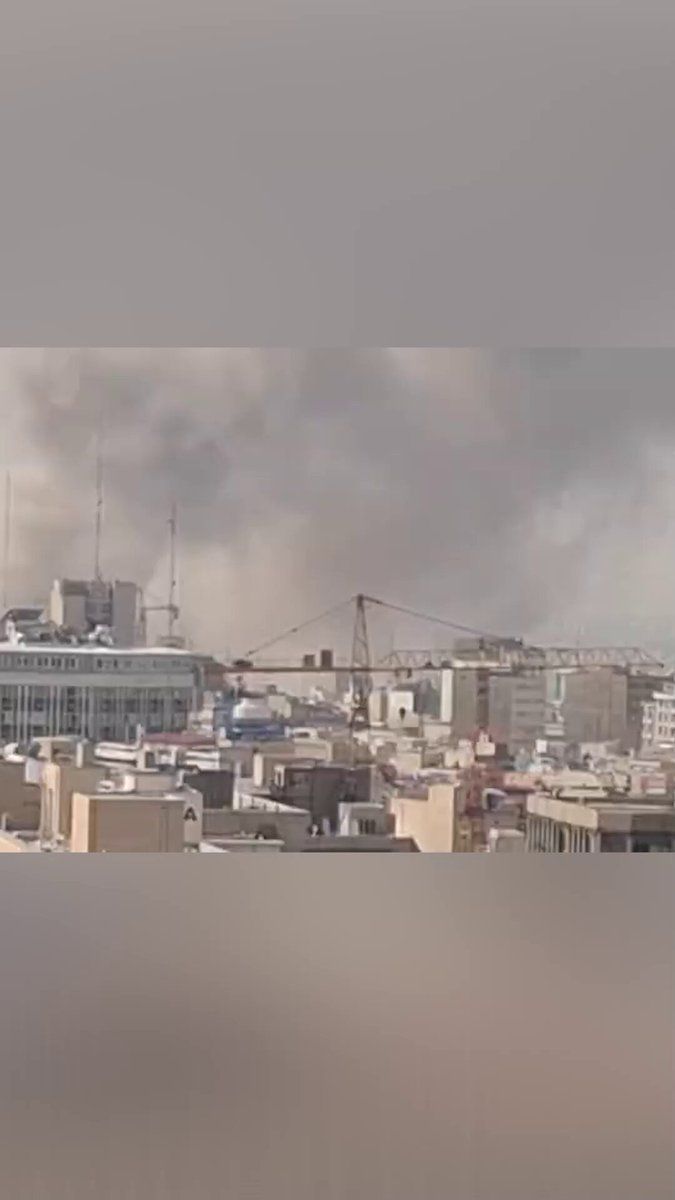 @RadioFarda|راديو فردا: 🔸وزیر دفاع اسرائیل روز شنبه از انجام «حمله پیشگیرانه» به تهران خبر داد.
🔸همزمان رسانههای داخل ایران با تأیید این خبر و انتشار ویدئو و عکس از چند انفجار در مرکز شهر تهران خبر دادند.
🔸آن طور که در