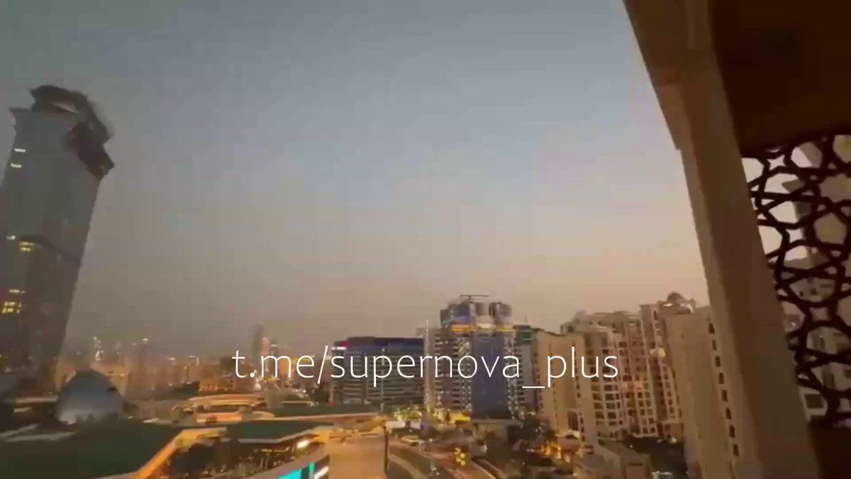 @𝐍𝐢𝐨𝐡 𝐁𝐞𝐫𝐠 🇮🇷 ✡︎: Another angle in Dubai.
The UAE and all its Arab neighbours in the Persian Gulf are watching in horror as the IRGC indiscriminately bombs them all.
This is the regime they pushed for diplomacy wit