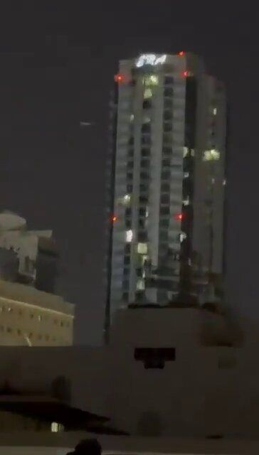 @𝐍𝐢𝐨𝐡 𝐁𝐞𝐫𝐠 🇮🇷 ✡︎: This is deliberate.
That's a civilian high rise in Bahrain, and the IRGC is intentionally flying suicide drones into it.
They know they are facing their final hours, and have decided to bring the en
