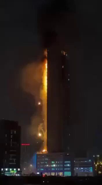 @Babak Taghvaee - The Crisis Watch: #Breaking: An entire high-rise civilian building in #Manama, the capital city of #Bahrain, is now on fire as a result of a one-way attack drone strike by the #IRGC Aerospace Force. The Islamic regime
