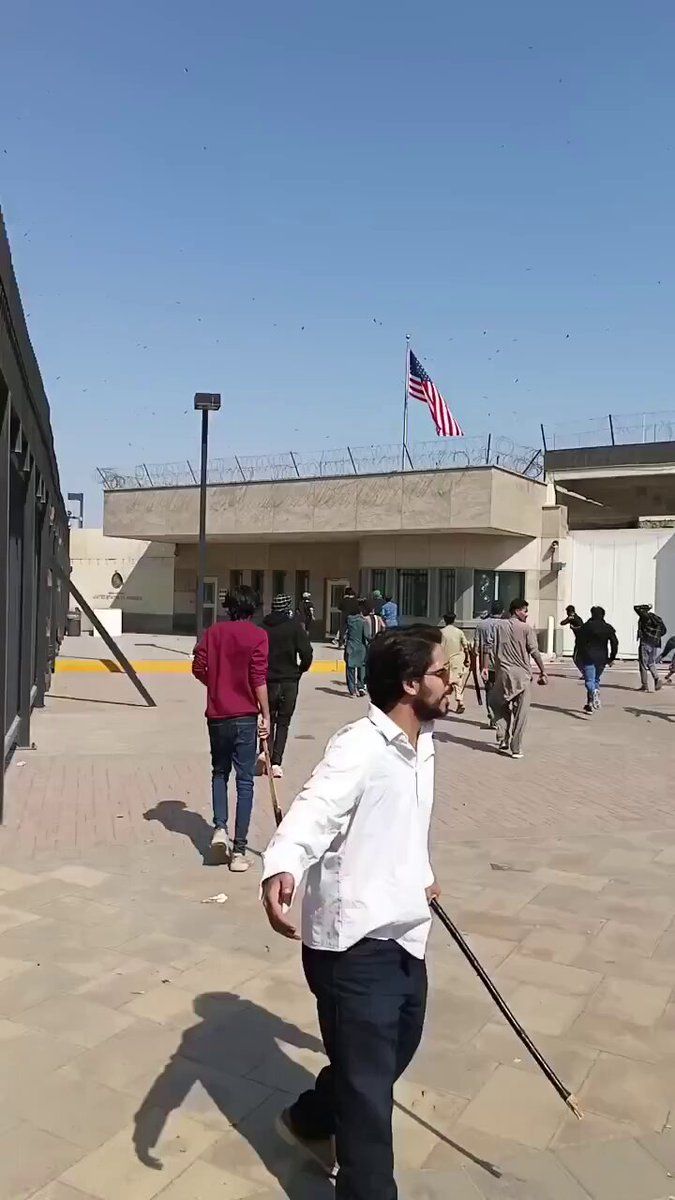 @Babak Taghvaee - The Crisis Watch: #Breaking: The guards protecting the #US Consulate in #Karachi, #Pakistan managed to defend the facility against an attack organized by the #IRGC Quds Force targeting this U.S. diplomatic mission. The