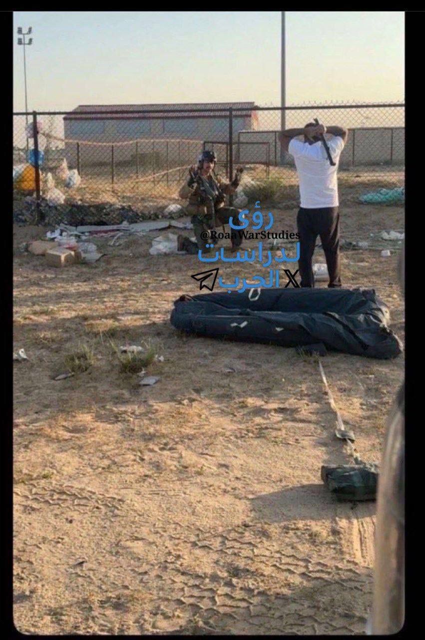 @Eli Afriat 🇮🇱: 🚨🇺🇸BREAKING:
The first moments of the pilot's ejection in Kuwait: The pilot appears to be raising his hands, facing a man waving a stick in front of him.