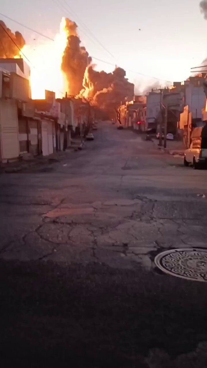@Babak Taghvaee - The Crisis Watch: #Breaking: A massive explosion occurred in the city of #Sanandaj, in the center of #Kurdistan province of #Iran, as a result of an airstrike. The airstrike targeted a military site inside the city.
#