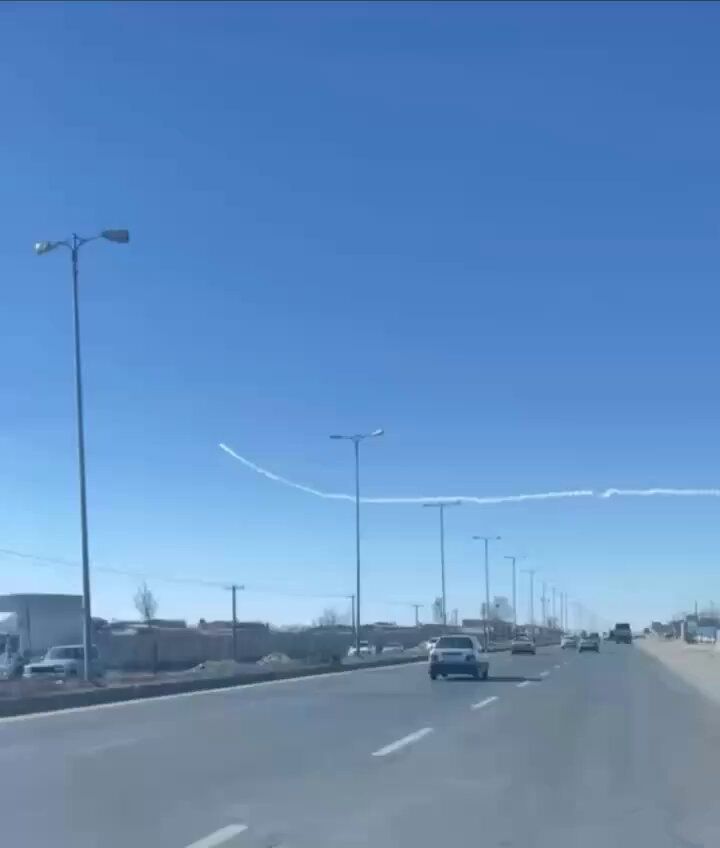 @𝐍𝐢𝐨𝐡 𝐁𝐞𝐫𝐠 🇮🇷 ✡︎: We now have video footage of an IRGC missile crashing near Hamedan, and somehow people still refuse to believe they could have accidentally bombed a school also.