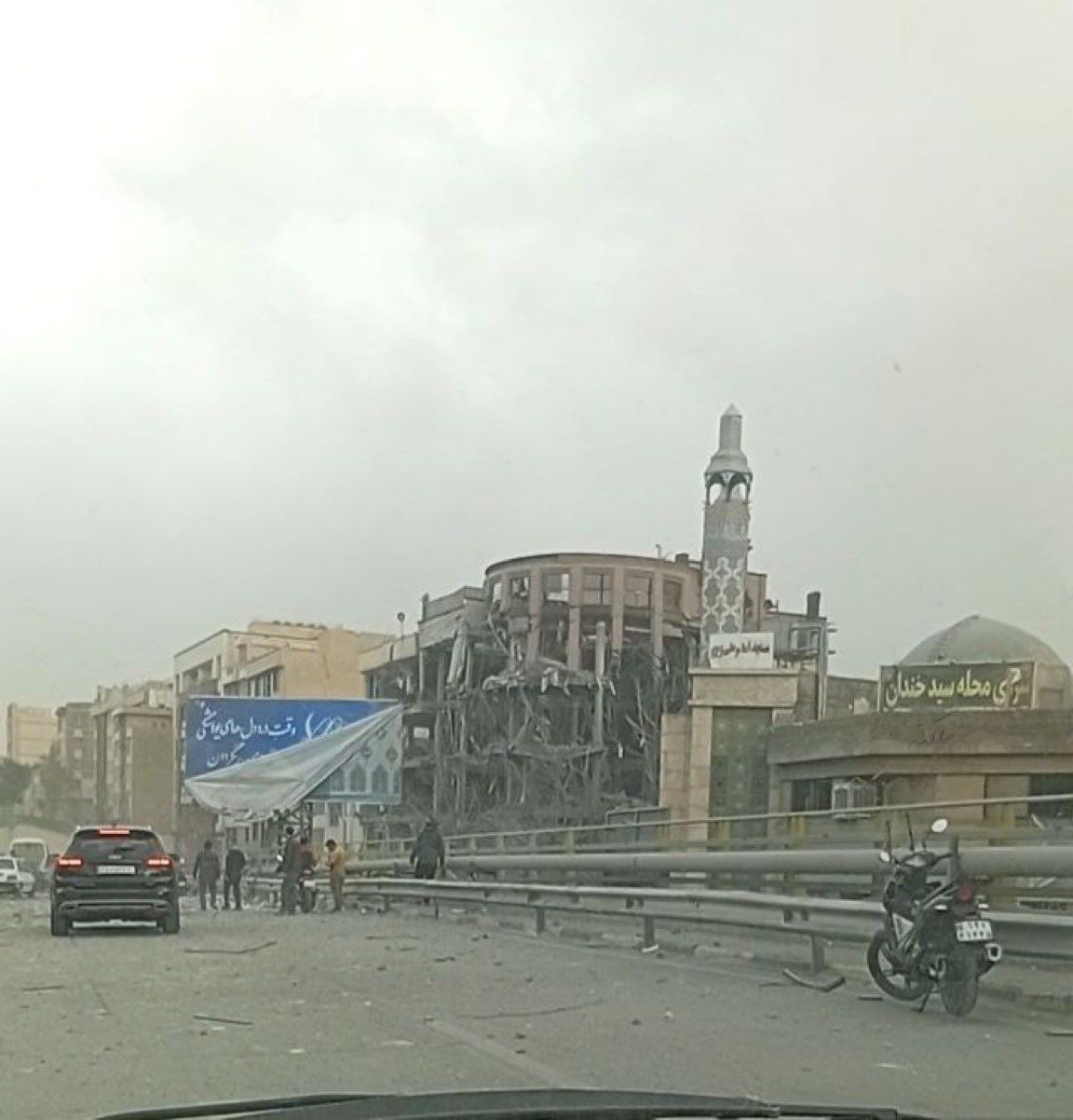 @𝐍𝐢𝐨𝐡 𝐁𝐞𝐫𝐠 🇮🇷 ✡︎: 🔴 BREAKING:
A mosque has been bombed along Hemmat Expressway in Tehran.
As I was saying, many of these sites contain underground IRGC bases with weapons, supplies, food and communication tools.
Th