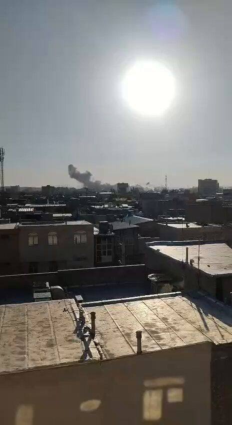 @Vahid Online: The Tala'iyeh Welfare Services Complex #Kashan, belonging to the IRGC, was targeted today.
Images received with the above description, Thursday, March 5
#Iran