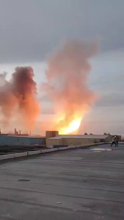 @Babak Taghvaee - The Crisis Watch: Breaking: In response to airstrikes against petrochemical plants and oil facilities in Iran, the IRGC Aerospace Force continues targeting oil facilities of Persian Gulf states, including Bahrain. This