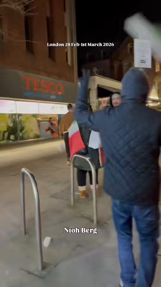 @𝐍𝐢𝐨𝐡 𝐁𝐞𝐫𝐠 🇮🇷 ✡︎: On Saturday night, right after Khamenei was confirmed killed, me and @MTavoli went partying in Finchley, London until 3 in the morning.
This video is me and thousands of Iranians shouting Javid Shah
