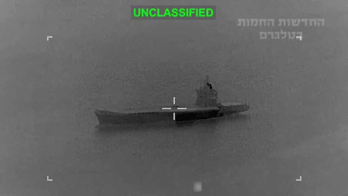 @Eli Afriat 🇮🇱: 🚨BREAKING:
US Central Command (CENTCOM) is releasing dramatic footage from an attack on the IRIS Shahid Bagheri, a container ship converted into a drone carrier for the Revolutionary Guards.
The