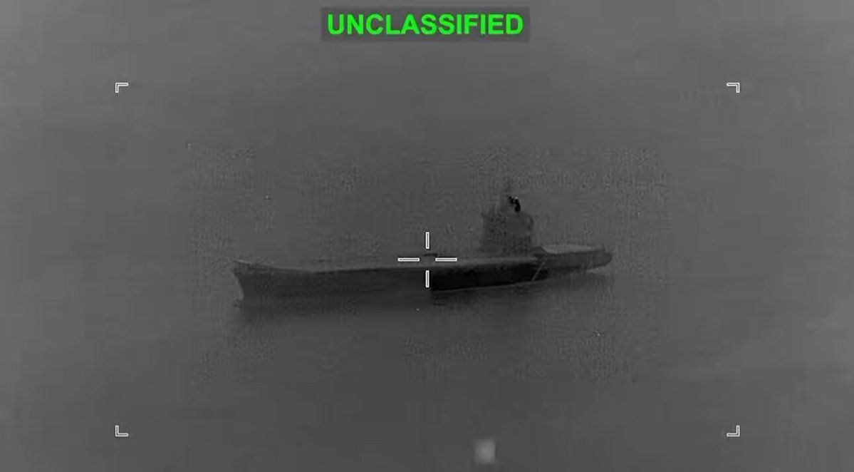 @Visegrád 24: The U.S. has released footage of the strikes on the Iranian drone carrier IRIS Shahid Bagheri.
The massive strikes sank the ship in the Strait of Hormuz.