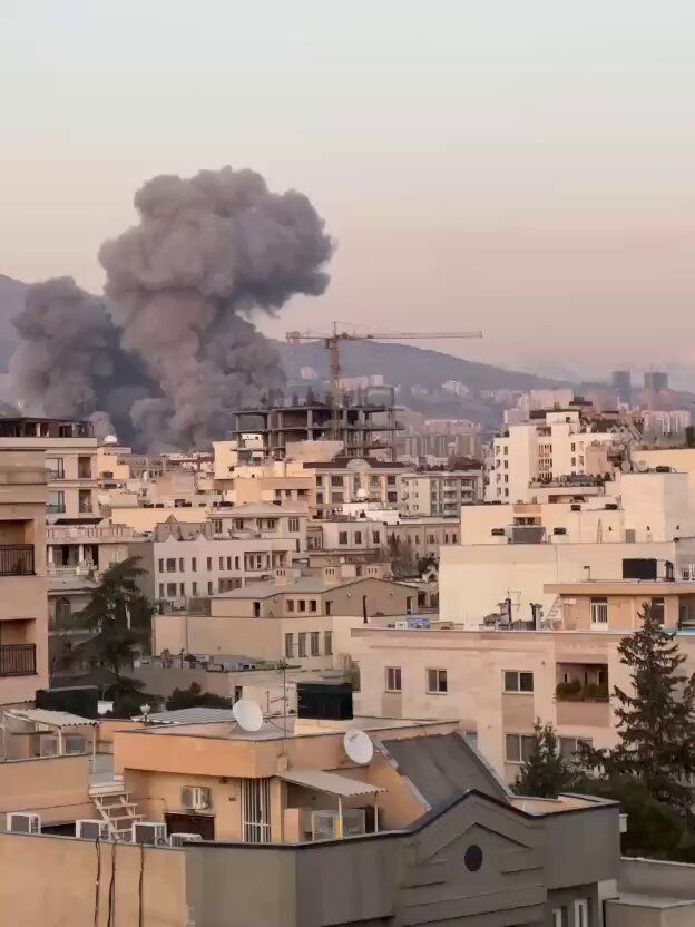@Babak Taghvaee - The Crisis Watch: BREAKING: Happening now in the northeast of Tehran, around Artesh Boulevard—where several factories of the Iranian Ministry of Defense and Logistics of Armed Forces are located—the Israeli and U.S. Ai