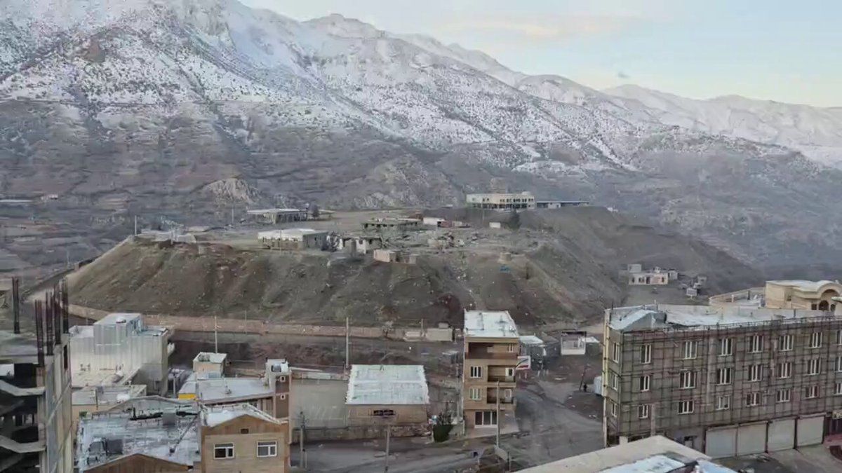 @Shin: IRGC Base in Dorisan has been targeted @ ~ 2130 Mar 5, 2026 was targeted, reportedly by 6 projectiles.
(Media and report via @mamlekate)
(Coords: 35.0173, 46.3775)
Paveh, #Kermanshah Province, #Ira