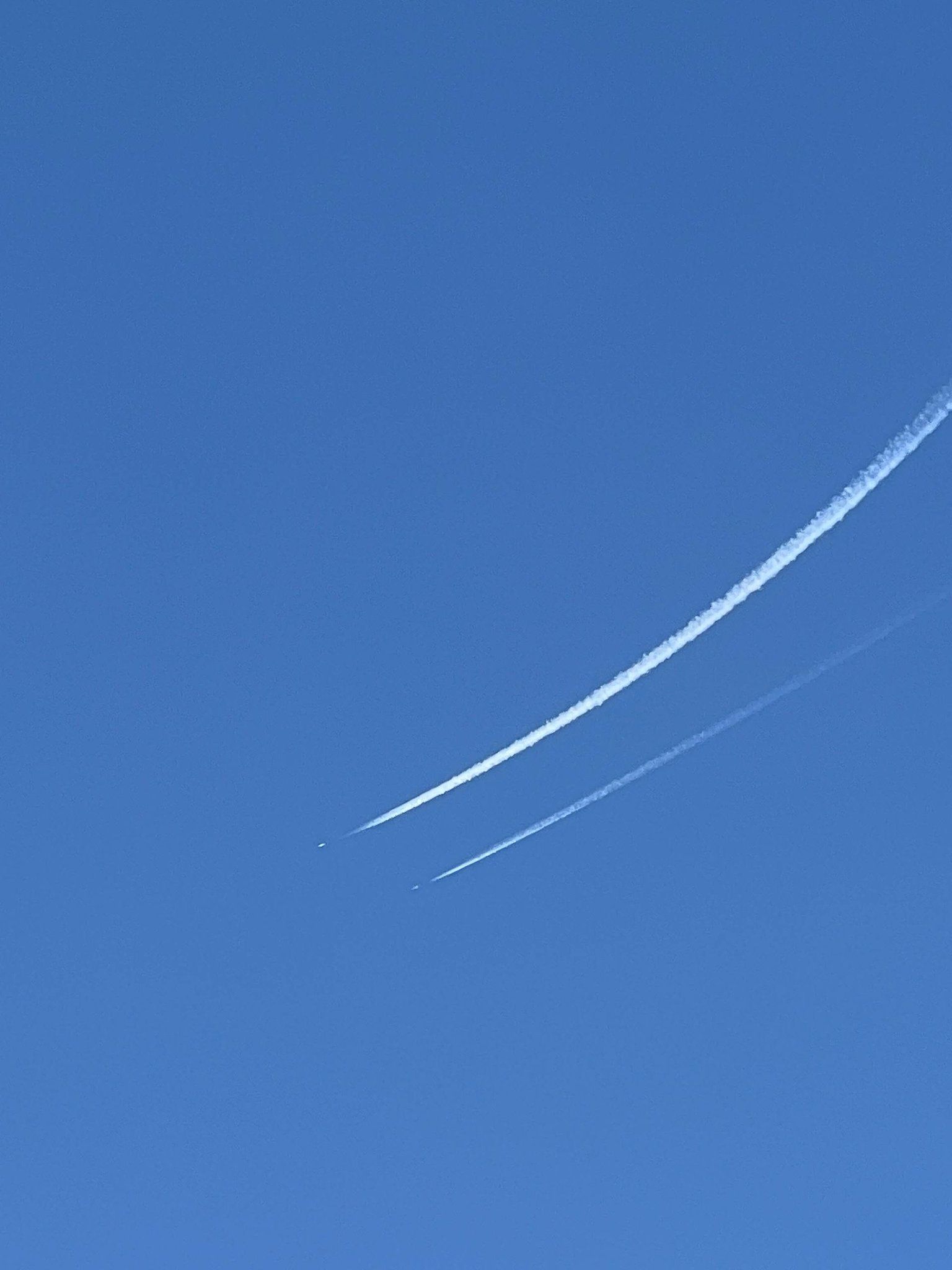@Babak Taghvaee - The Crisis Watch: BREAKING: Four Israeli or American fighter jets passed over the city of Hamadan, and a few moments later explosions occurred as a result of an airstrike on the command post of the police force in the