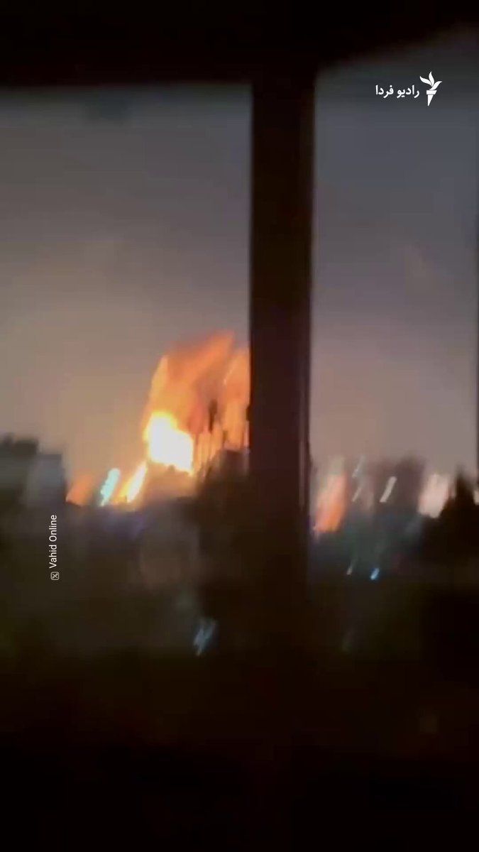 @RadioFarda|راديو فردا: Images published on the evening of March 6 show large explosions in northern Tehran resulting from an airstrike.
The caption of this image states that the target of the attack was the Kashanak area.