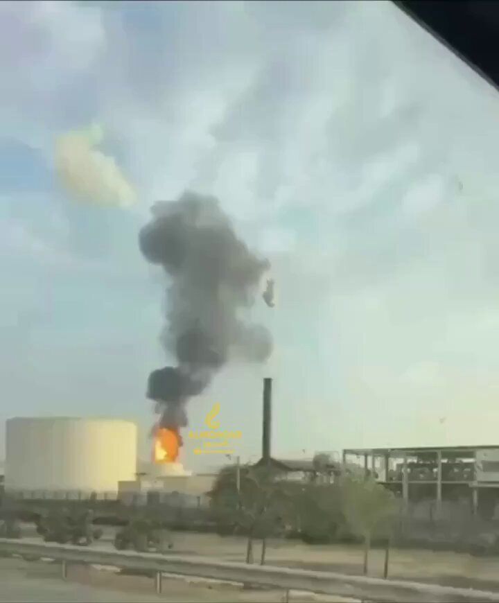 @Babak Taghvaee - The Crisis Watch: BREAKING: The IRGC Aerospace Force targeted the largest oil refinery in Bahrain, BAPCO, in retaliation for the Israeli airstrike on oil reserves in Tehran, the capital city of Iran. A small comparison
