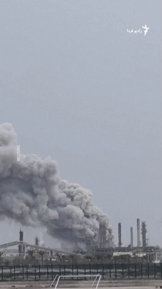 @RadioFarda|راديو فردا: 🔸Reuters news agency published images on Monday, March 8, of a plume of smoke rising from Bahrain's Bapco oil refinery following Iran's drone attack.
🔸According to Reuters, this incident occurred a