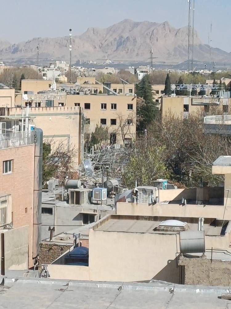 @Vahid Online: ''They hit the IRGC information office on 22 Bahman Street #Isfahan'
First photo: "The building that collapsed in the middle"
Images received from citizens, Tuesday, March 8
#Iran