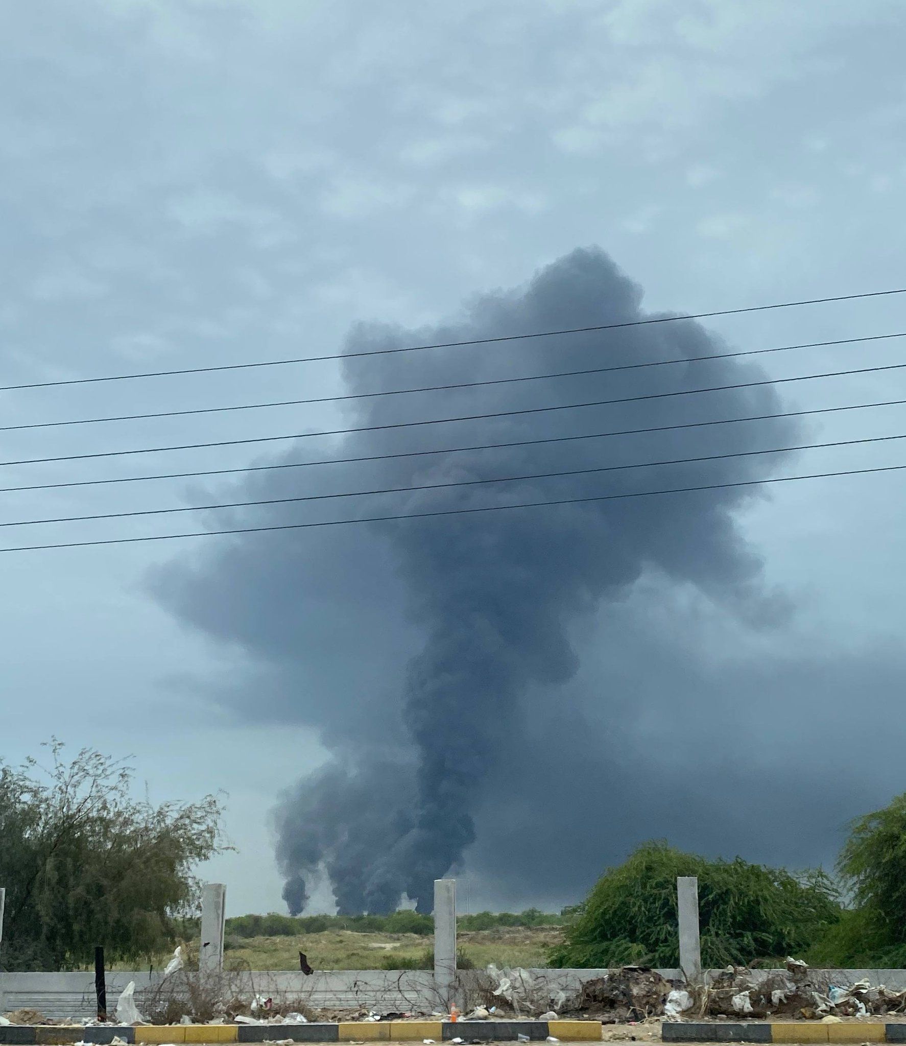 @Babak Taghvaee - The Crisis Watch: BREAKING: At around 09:30 local time, the U.S. Navy conducted an airstrike against the fuel reserve facility of Bandar Abbas International Airport and the 9th Tactical Fighter Base of the Iranian Air