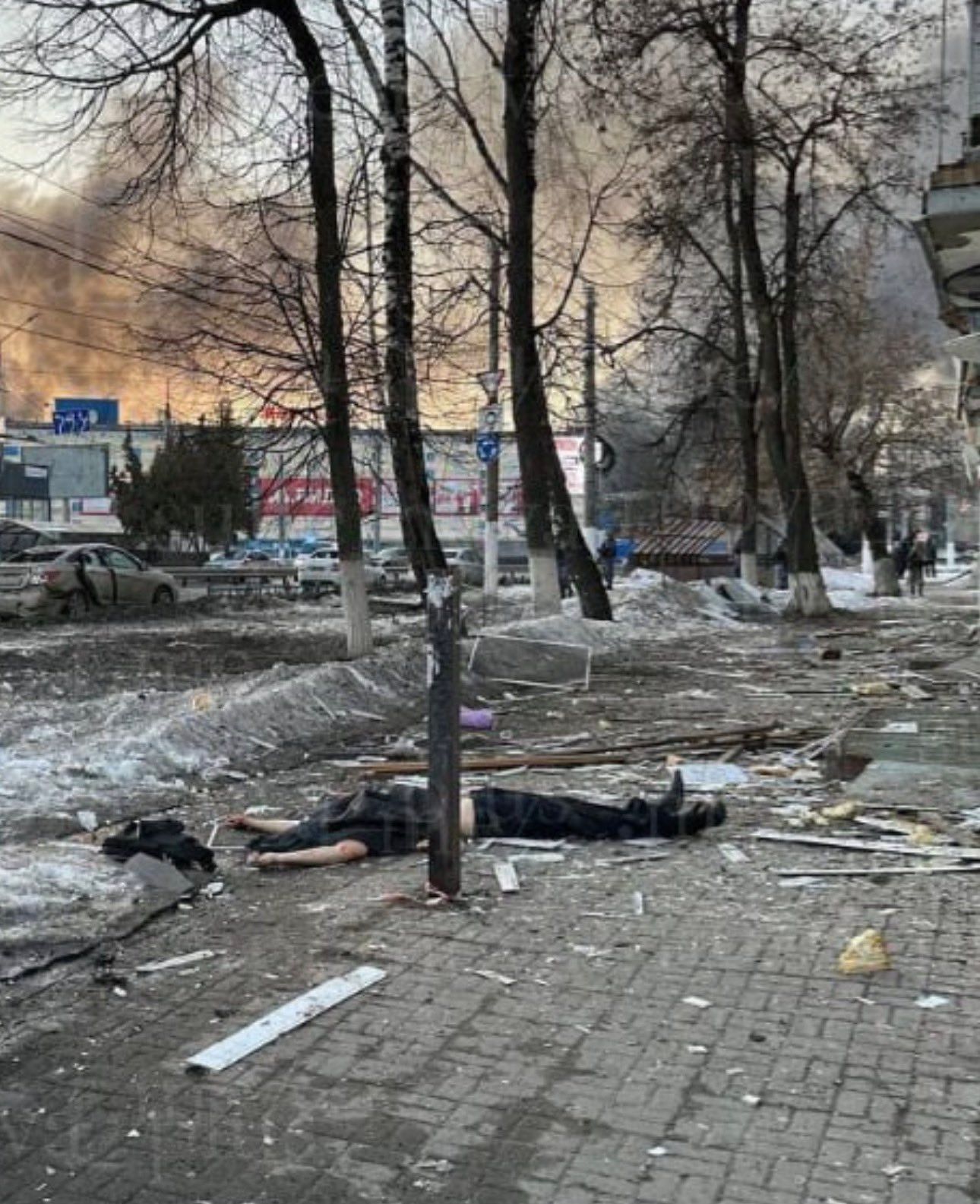 @Visegrád 24: Reports of at least 6 people were killed and 37 injured in today’s Ukrainian Storm Shadow cruise missile strikes on the Kremniy-El microelectronics plant in Bryansk, Russia.
The factory, producing el