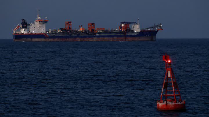@Visegrád 24: Iran is sending millions of barrels of oil to China through the Strait of Hormuz despite the war paralyzing this waterway.
Since the start of the war, Iran has shipped around 12 million barrels of oi