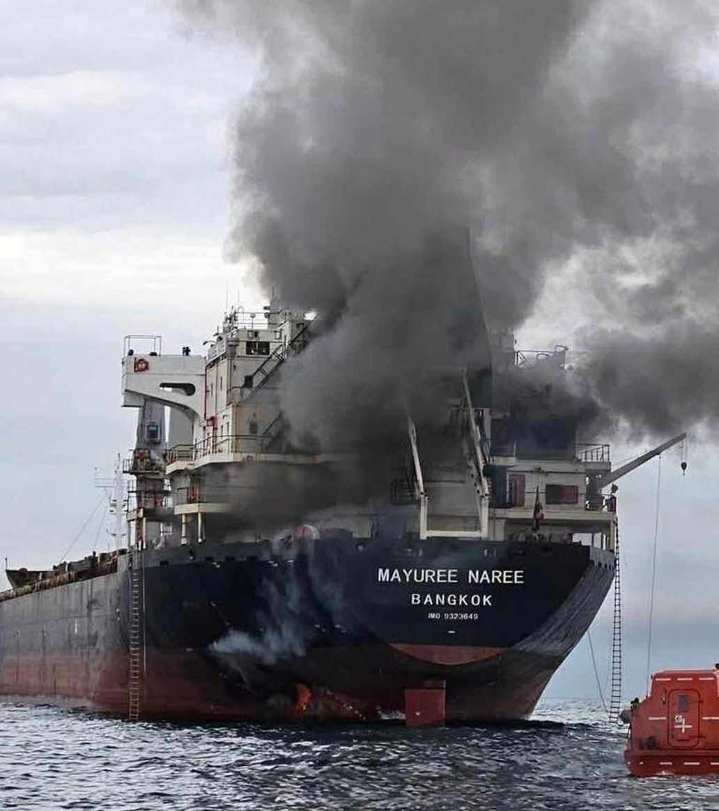 @Visegrád 24: BREAKING:
Iran strikes a Thai ship attempting to pass through the Strait of Hormuz.
Thai authorities said the bulk carrier Mayuree Naree, sailing under the Thailand flag, was struck by projectiles w