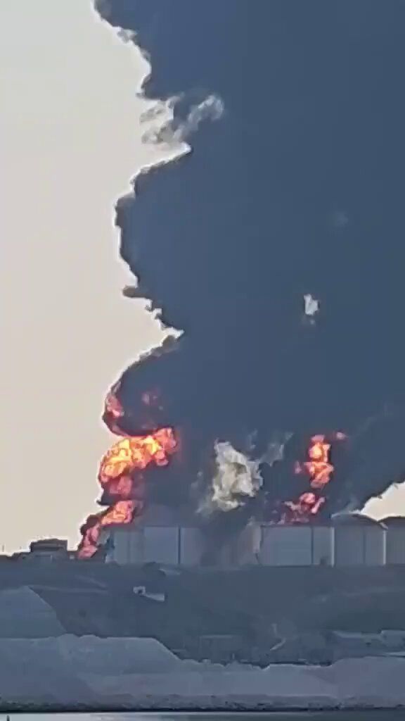 @Babak Taghvaee - The Crisis Watch: BREAKING: The IRGC Space Force does not even spare the number one ally of the Islamic regime of Iran in the Middle East, Oman. They have just conducted a drone strike against the oil reserve facilitie