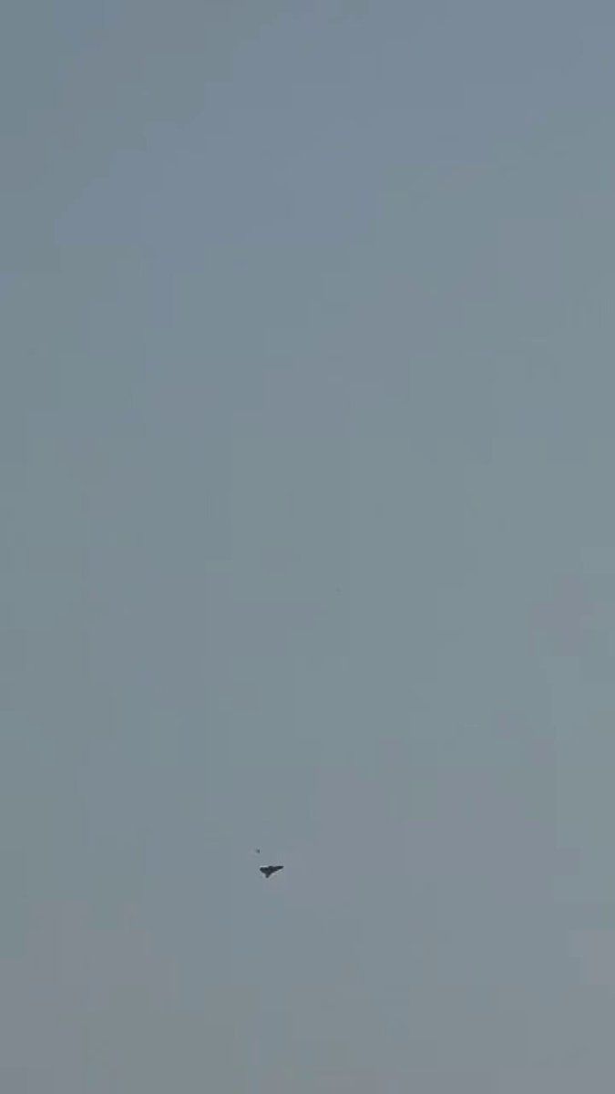@Babak Taghvaee - The Crisis Watch: BREAKING: Video evidence shows the use of a Shahed-136 one-way attack drone by the IRGC Aerospace Force to target oil reservoirs at the Port of Salaleh in Oman today. In this footage, the drone can be