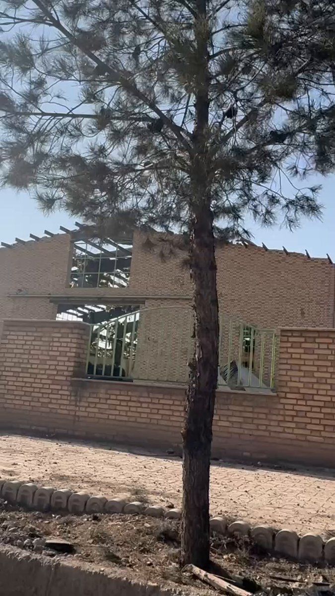 @Shin: Aftermath of airstrikes on "Zaman Fanar Qom" company building in Shokuhiyeh industrial town
Source tells me: "I think IRGC had special equipment inside this facility, they cordoned off the access roa