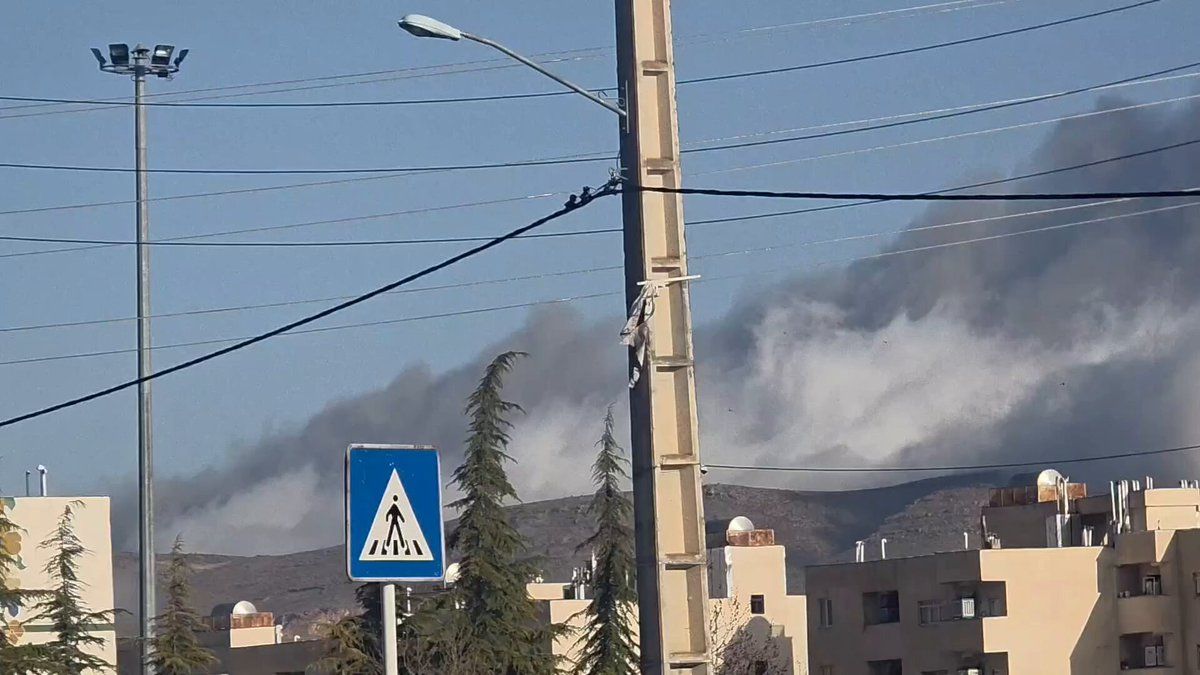 @Babak Taghvaee - The Crisis Watch: BREAKING: The U.S. Air Force is conducting heavy airstrikes against military targets in Shiraz, southern Iran.
07:20–07:30 – Fighter jets began flying at low intervals over Shiraz, with 7–8 explosion