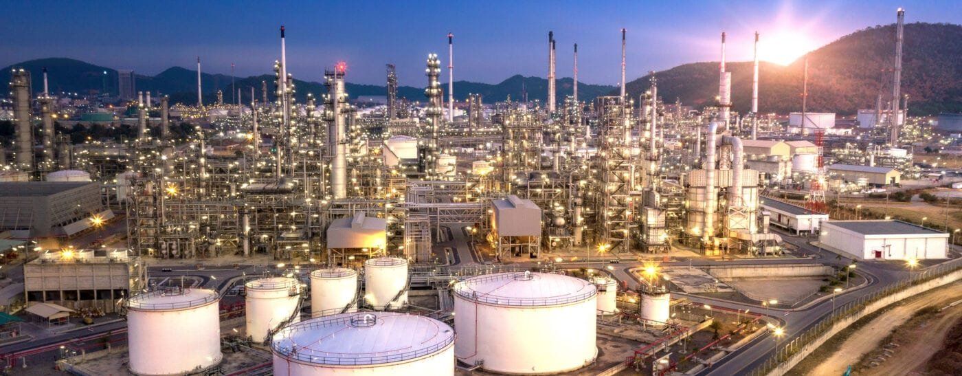 @Visegrád 24: Iran has attacked a key oil refinery in Saudi Arabia capable of exporting oil, bypassing the Strait of Hormuz
The strike targeted the SAMREF refinery, operated by Saudi Aramco and ExxonMobil, located