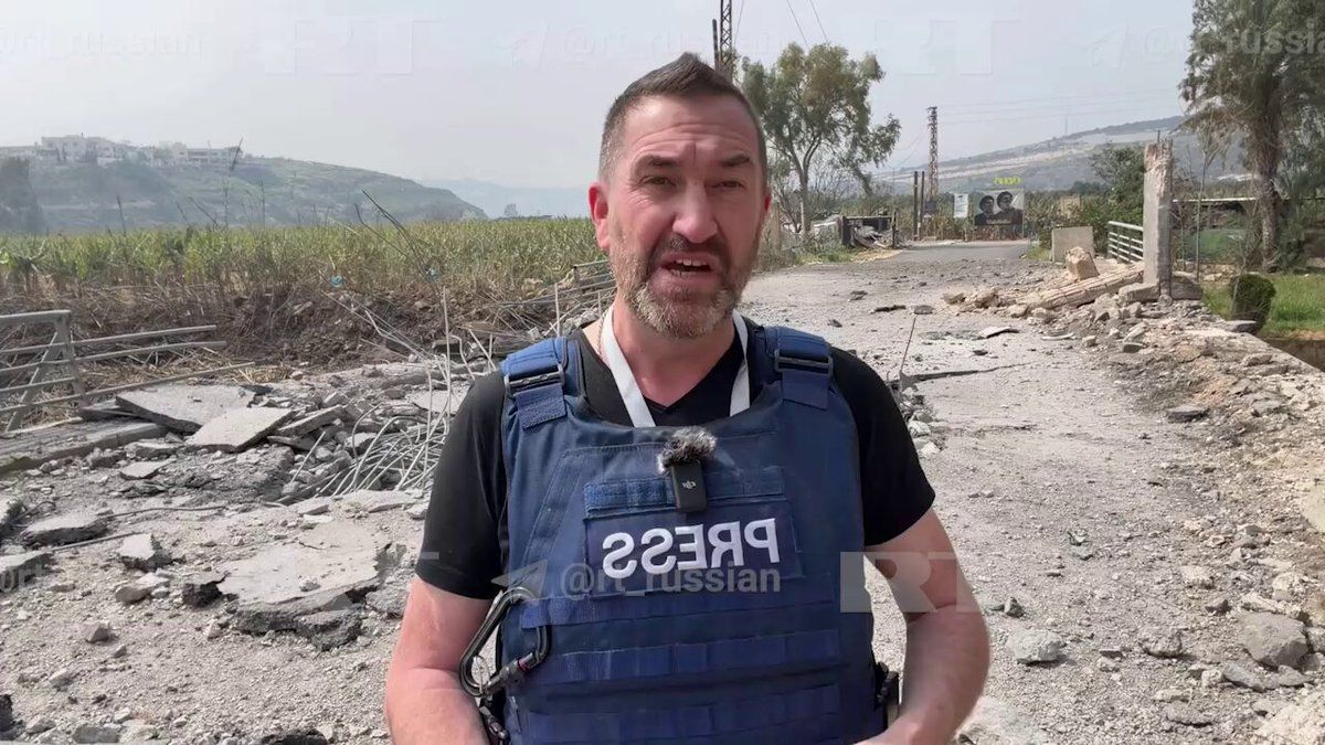 @Visegrád 24: Kremlin propagandist Steve Sweeney of Russia Today (RT), who had been praising Iran and Hezbollah, and his cameraman were both injured in an airstrike in southern Lebanon.