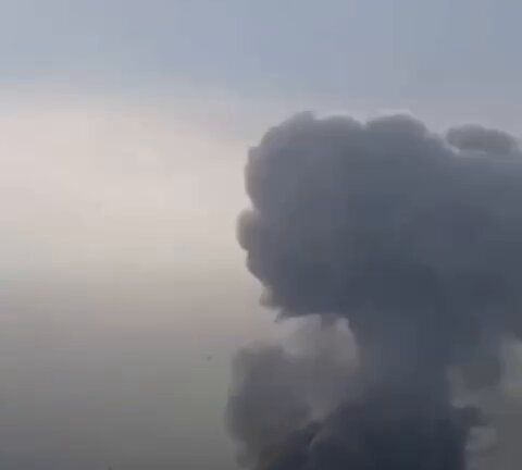 @🇮🇷LiveIranNews🇮🇱: 🚨Missile attack on the IRGC terrorist group's centers and the Intelligence Department in Najafabad, Isfahan, at noon today/Reports indicate that missiles have struck these security centers, and in th