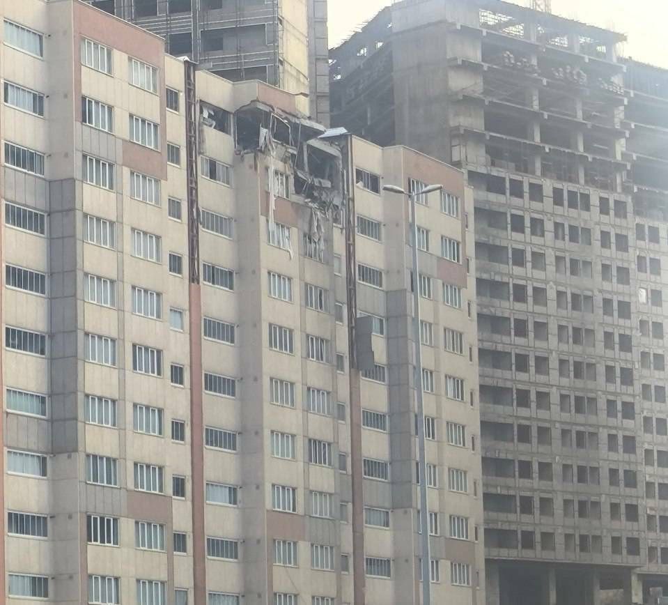 @Babak Taghvaee - The Crisis Watch: BREAKING: Israel Air Force attempted to assasinate a senior commander of the IRGC Aerospace Force in Tabriz, NW Iran. His apartment unit was struck by a cruise missile. Four people are killed. It is n
