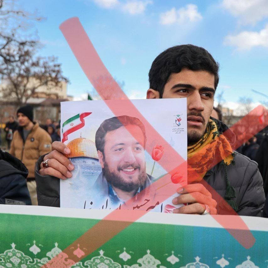 @🇮🇷LiveIranNews🇮🇱: 🚨Killing of One of the Basij Commanders in Zanjan/Amirhossein Asadollania, One of the Senior Elements of This Group Affiliated with the Terrorist Regime of the Islamic Republic, Was Killed in This Pr