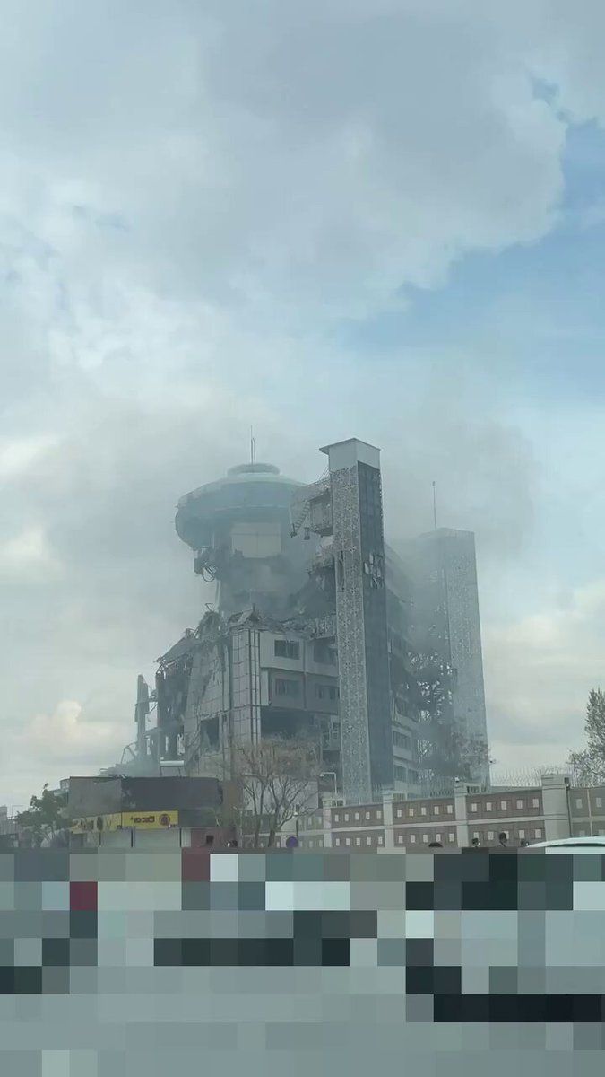 @Babak Taghvaee - The Crisis Watch: BREAKING: Aftermath of the fifth Israeli airstrike on a building belonging to the Iranian Optics Industries Corporation in the city of Isfahan, Iran.
#OperationEpicFury #OperationLionsRoar
