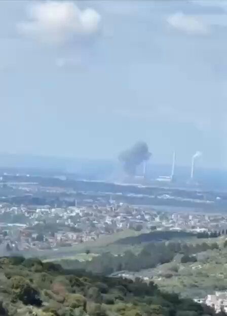 @Babak Taghvaee - The Crisis Watch: BREAKING: The IRGC Aerospace Force targeted what appears to be a power plant in Hadera, Israel. A plume of smoke is rising from the area. It is unclear whether the facility was directly hit or if the