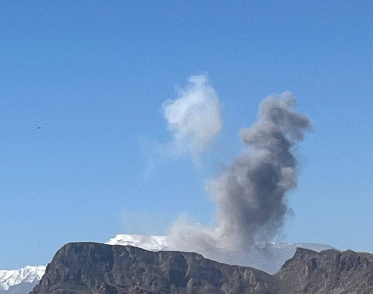 @مملکته: «Hey, airstrike on Yazd, morning of April 8 at 10:20, sound of fighter jets and 5 explosions heard. Morning at 6:30 they had launched a missile. The country's in ping-pong warfare, man»