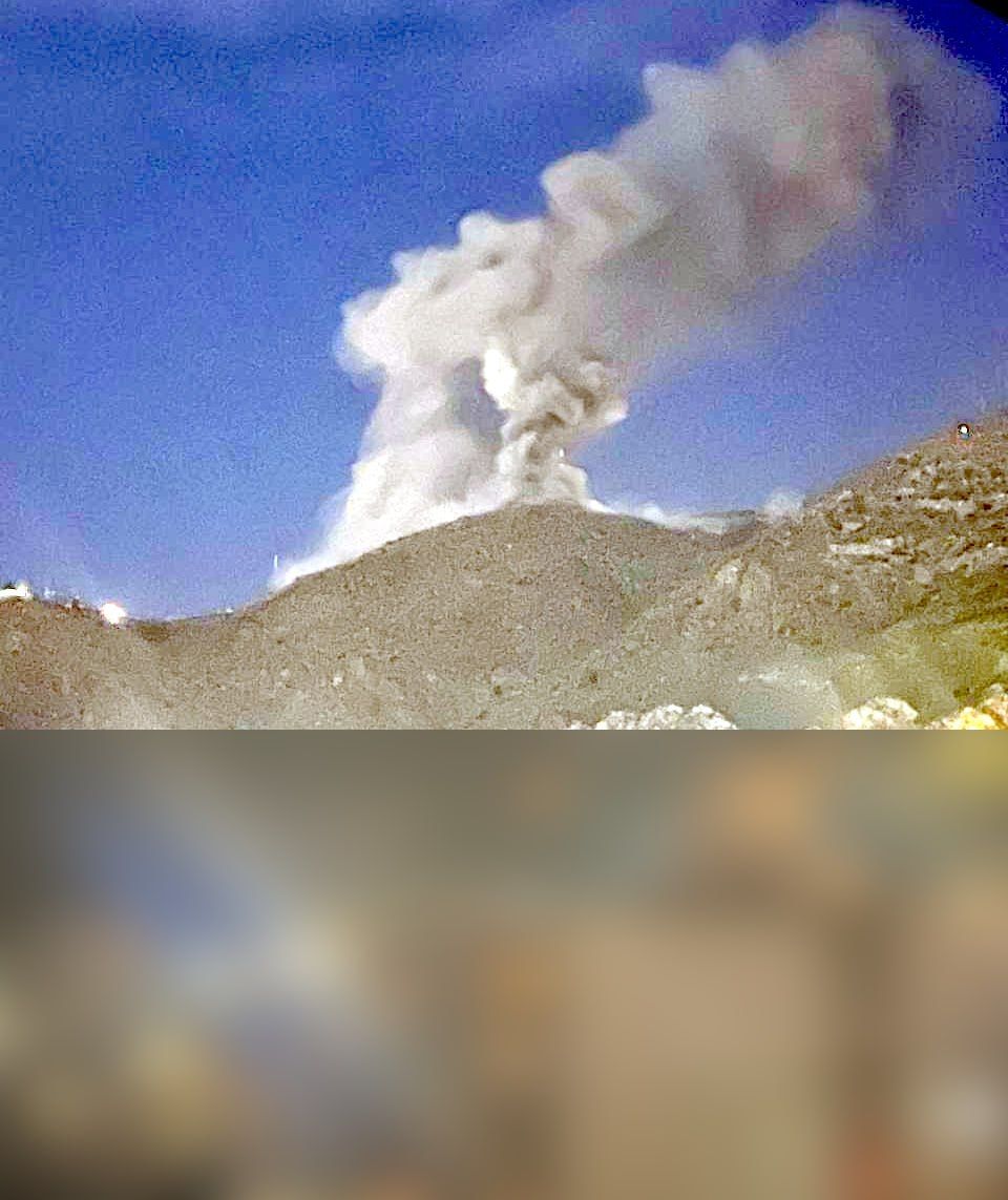 @Babak Taghvaee - The Crisis Watch: BREAKING: As a result of a U.S.-Israeli airstrike northeast of Tehran, a massive fire has erupted over the Alborz Mountains near Jamaran in the north.
It is unclear what has been targeted and destroy