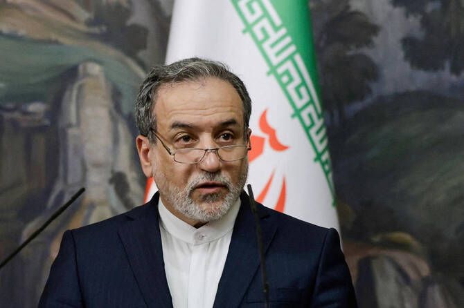 @Visegrád 24: Islamic regime foreign minister Abbas Araqchi says passage through the Strait of Hormuz is allowed for 2 weeks only under Iranian military management
