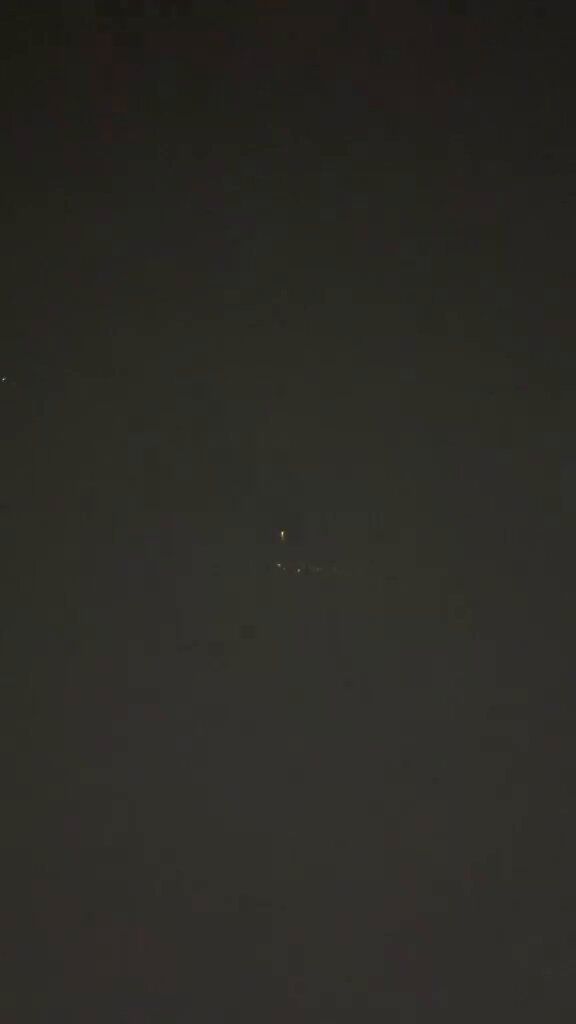 @Eli Afriat 🇮🇱: This is what the sky of Israel sounded and looked like a few minutes ago.
Ask my children. They will tell you there is NO CEASEFIRE. THERE IS A LOT OF FIRE RIGHT NOW.