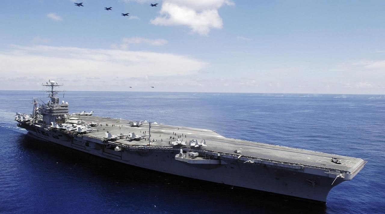@Visegrád 24: The U.S. aircraft carrier USS Abraham Lincoln (CVN-72) has entered the Gulf of Oman and positioned itself east of the Strait of Hormuz.
The carrier is located approximately 200 km south of Iran’s coa