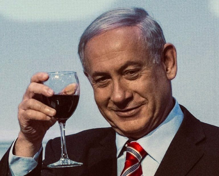 @𝐍𝐢𝐨𝐡 𝐁𝐞𝐫𝐠 🇮🇷 ✡︎: Regardless of how you feel about him, Benjamin Netanyahu is the new "Who must go?" meme in the Middle East.
He of course replaces Bashar Assad and Khamenei Sr who used to hold this title.
2/3 of the