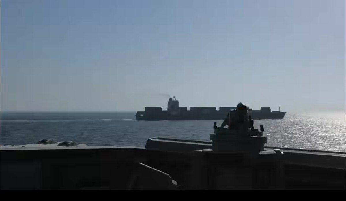CENTCOM: در تاریخ ۱۹ آوریل، نیروهای آمریکایی در خلیج عربی با جابجایی کشتی ایرانی مورخ شده مواند Touska که به بندر عباس میرفت و سرعت آن ۱۷ نوت بود، محدودیت شناورهای خلیج فارس را اجرا کرد.
ناو سپرنس (DDG-111) است