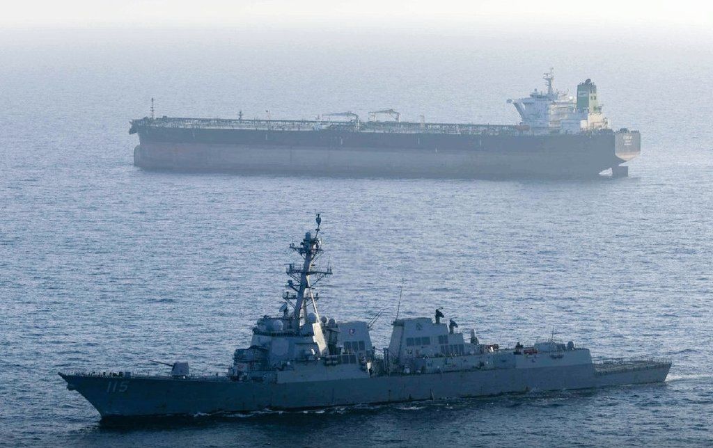 @🇮🇷LiveIranNews🇮🇱: ⚡🇺🇸🦀تشدید محاصره دریایی؛ ناوشکن آمریکایی نفتکش در مسیر رژیم تروریستی جمهوری اسلامی را متوقف کرد/ارتش ایالات متحده با انتشار تصویری از ناوشکن یواساس رافائل پرالتا اعلام کرد این شناور مجهز به موشک ه