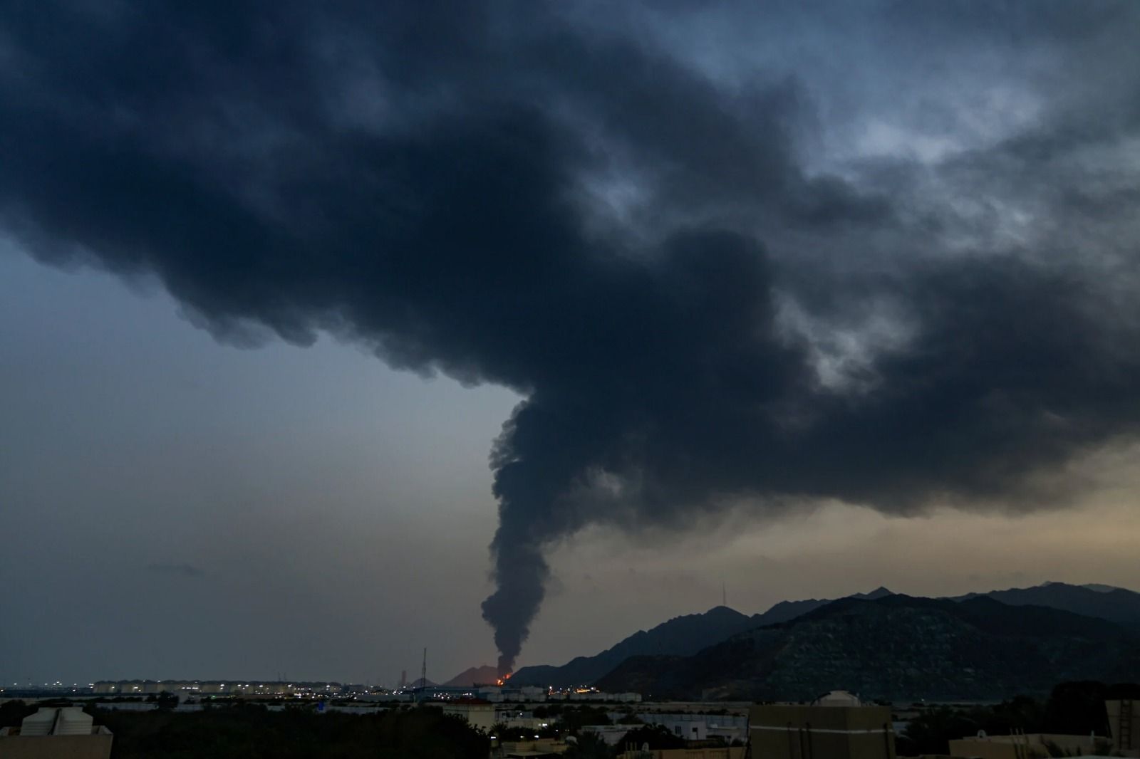 @Babak Taghvaee - The Crisis Watch: BREAKING: These are the first images showing a petrochemical plant in Fujairah, UAE, on fire as a result of one-way attack drone strikes by the IRGC Aerospace Force using Shahed-136 one-way attack dro