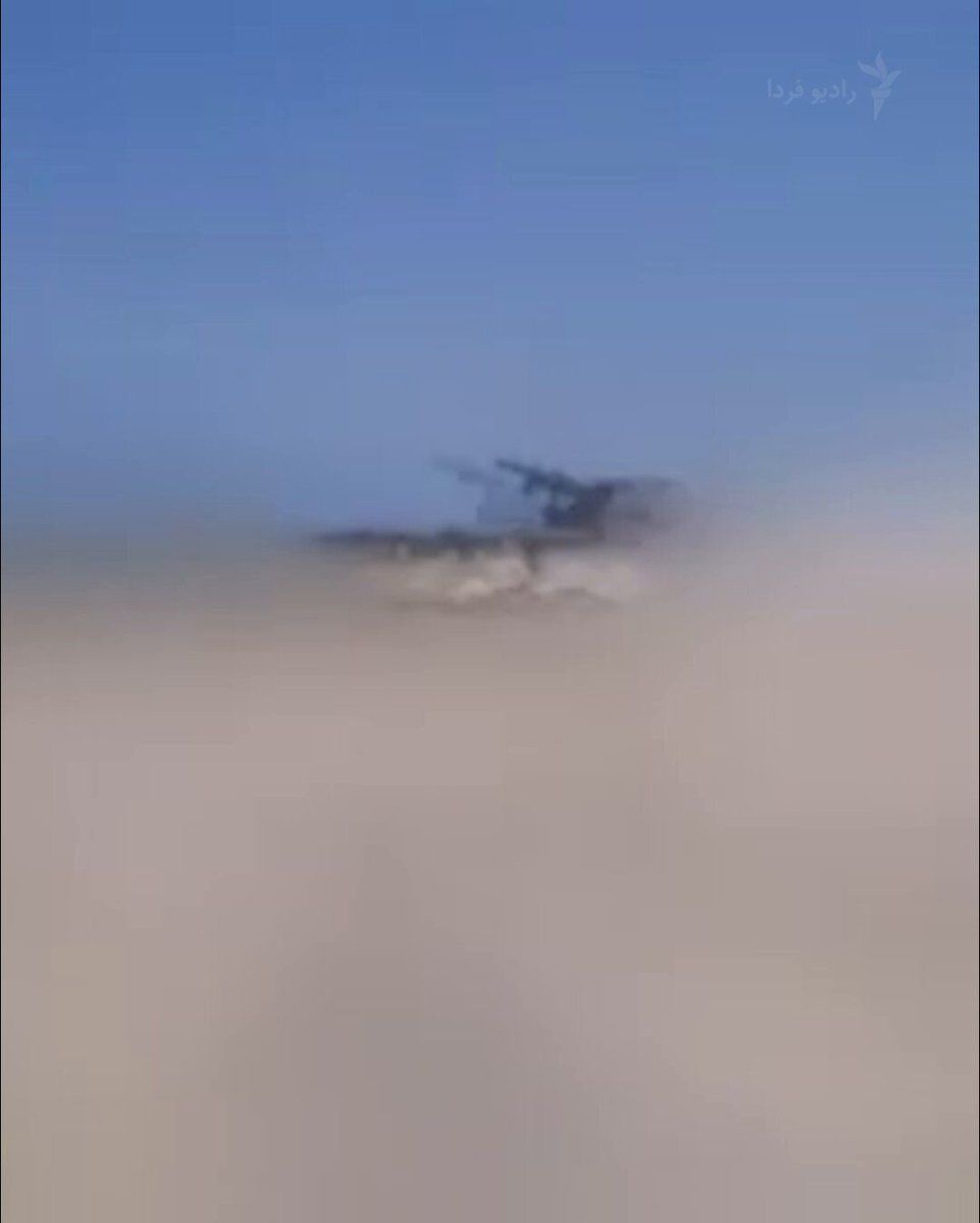 @RadioFarda|راديو فردا: Images of missile launches that Tasnim News Agency claims were fired as a warning to American warships.
CENTCOM announced on Monday that American destroyers have entered the Persian Gulf after passin