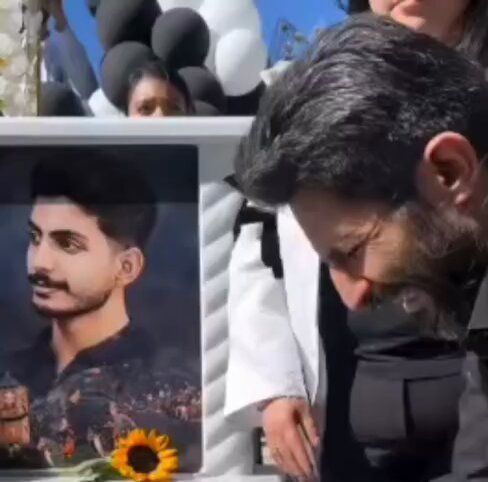 @✡︎𝐋𝐢𝐯𝐞𝐈𝐫𝐚𝐧𝐍𝐞𝐰𝐬🇮🇷🇮🇱: 🚨Don’t stop talking about Iran.
This is the heartbreaking cry of a father whose son was stolen by the Islamic Republic.
Daniel Diani was a law student at Razi University in Kermanshah.
He was from K