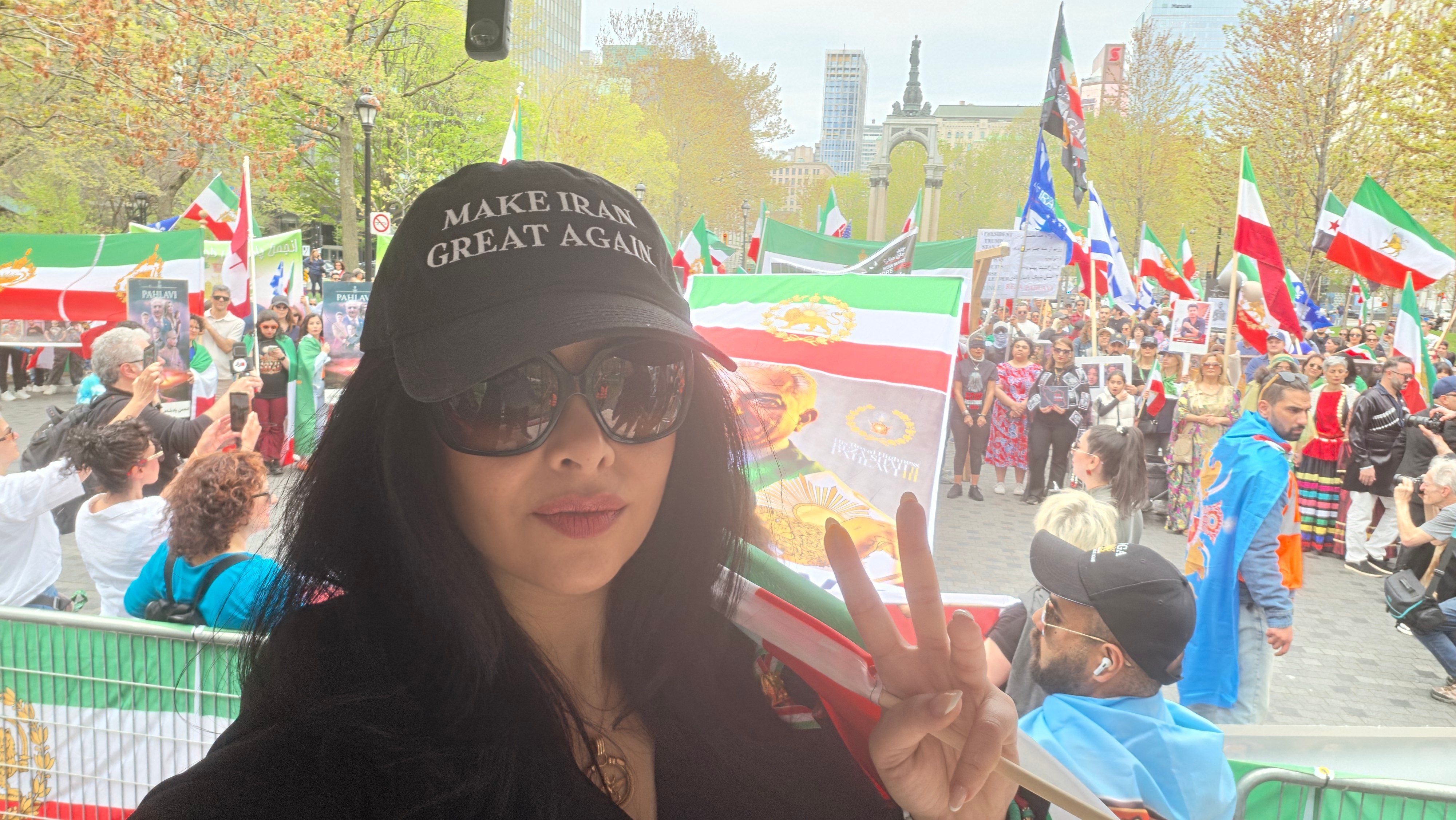 گلسا قمری 🇮🇷: افتخار دارم که امروز در جامعه کانادایی-ایرانی مونترال حاضر شوم تا صدای مردم ایران که برای آزادی و دموکراسی در برابر رژیم اسلامی تروریستی جنگیدهاند، بلند کنم.