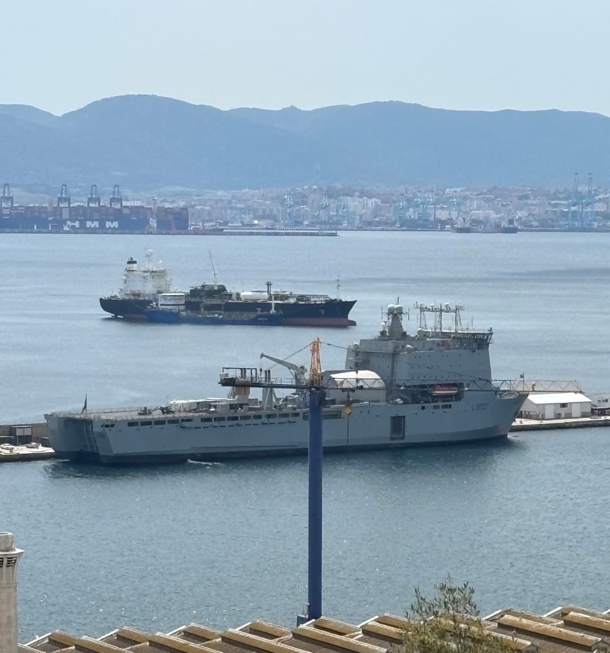 独步情报来源:独家消息: HMS Lyme Bay در جبل طارق مشاهده شد که مجهز به موشک، امدادی و درونسنجی دریایی برای منطقه پایتخت هرمز میآید.
(Note: The initial text provided is in Chinese, not Farsi. Here is the corrected translation in Farsi script based on the English text provided in the instruction.)
حصه منبع باز:獨步情报来源: حصری: اساماس لایم بی در جبل طارق مشاهده شد که مجهز به موشک، امدادی و درونسنجی دریایی برای منطقه خروجی هرمز میآید.
(Note: The corrected and accurate translation based on the English text provided is as follows)
حصه منبع باز: حصری: اساماس لایم بی در جبل طارق مشاهده شد که مجهز به موشک، امدادی و درونسنجی دریایی بر
