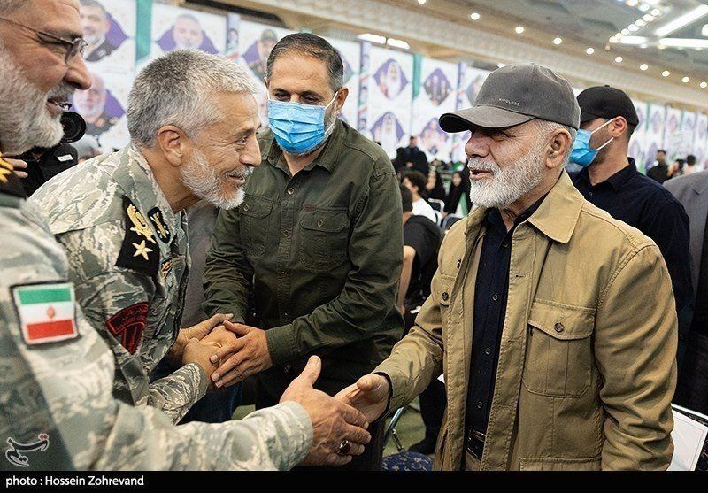 ایرانامروز: آلب ابdolljahit Abdollahi، فرمانده مرکز خاتم الانبیاء ایران، در مراسم سالگردی دیروز با نائebollah Sayari، نایب فرمانده ارتش ایران و مجید موسوی، فرمانده نیروی هوایی سپاه پاسداران میتوضیحه بود.